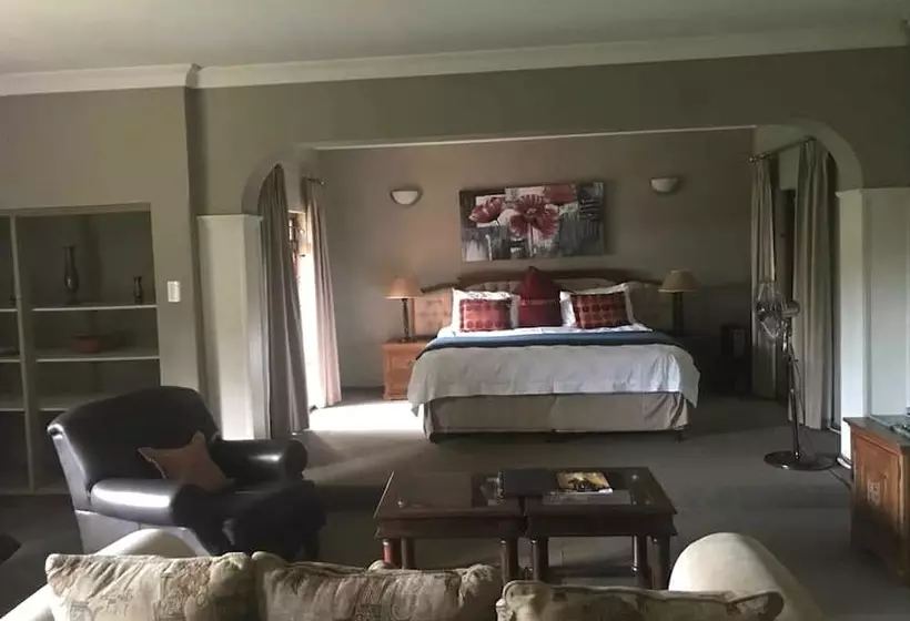 ホテル Phezulu Safari Lodge
