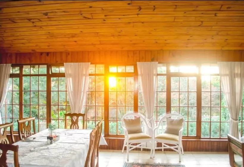 ホテル Phezulu Safari Lodge