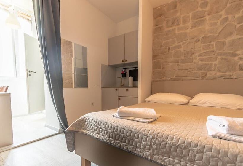 Pansiyon L&b City Center Studios Apartments