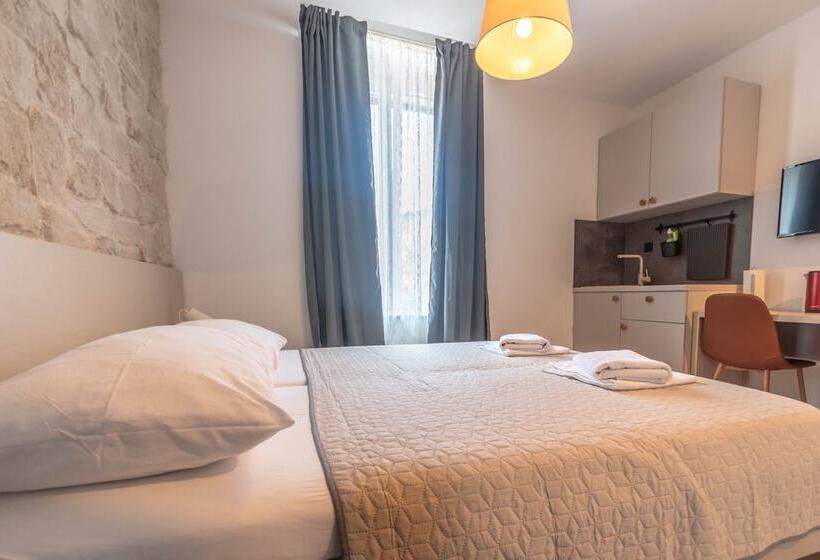 Pansiyon L&b City Center Studios Apartments