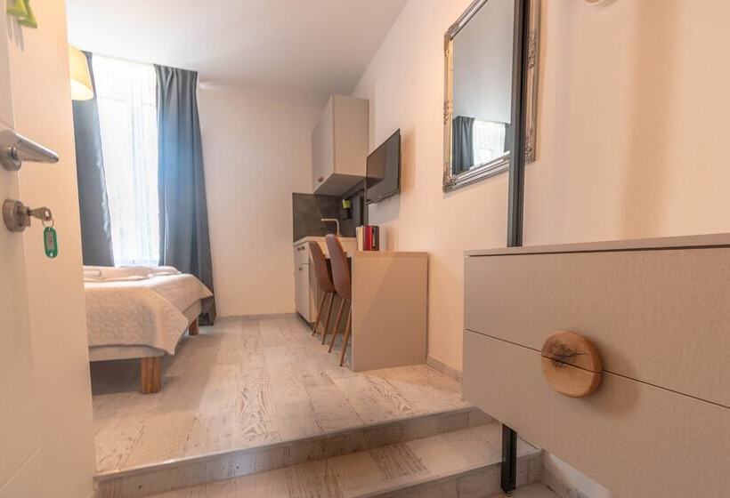 Pansiyon L&b City Center Studios Apartments