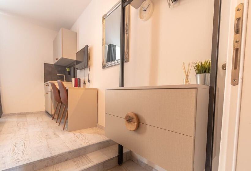 Pansiyon L&b City Center Studios Apartments