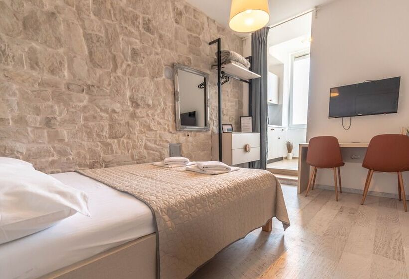 Pansiyon L&b City Center Studios Apartments