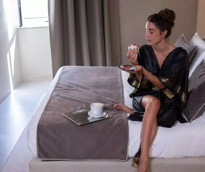 پانسیون Elysium Suites Collection