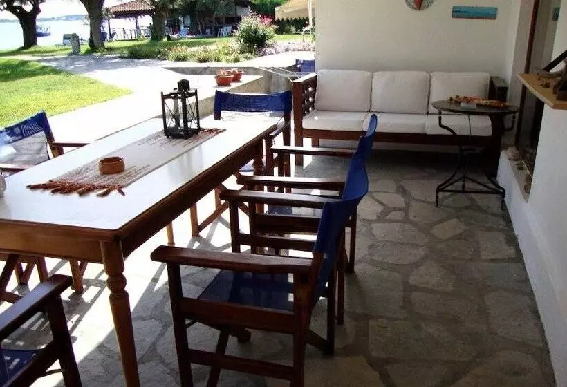 Anna Karra Studios & Apartments