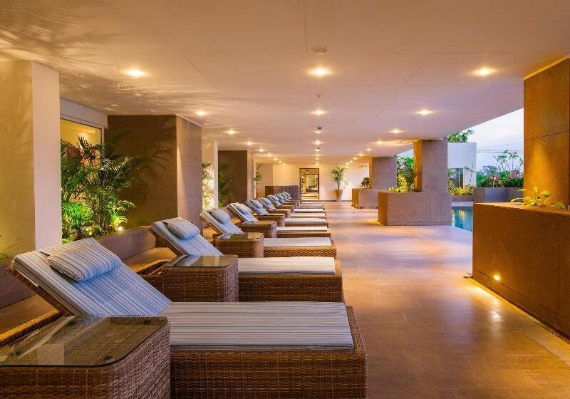 هتل Lemon Tree Premier City Center Pune