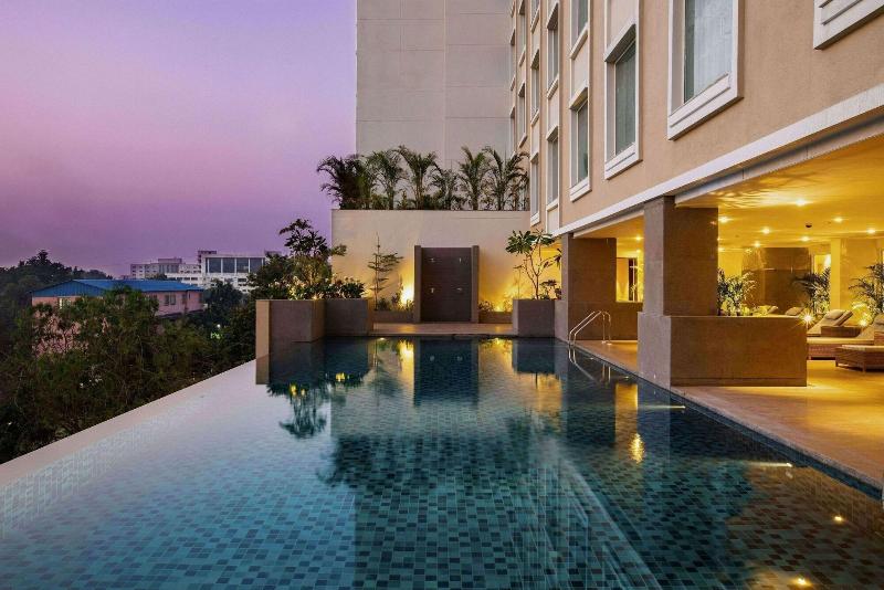 هتل Lemon Tree Premier City Center Pune