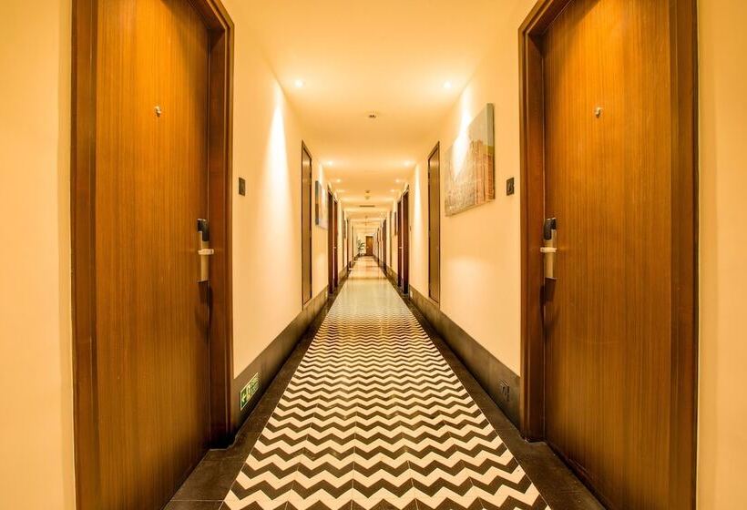 هتل Lemon Tree Premier City Center Pune