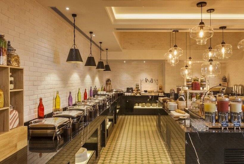 هتل Lemon Tree Premier City Center Pune