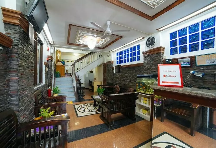 Majatalo Reddoorz @ Palanan Makati 2