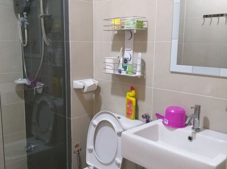 Raffles Suites Homestay