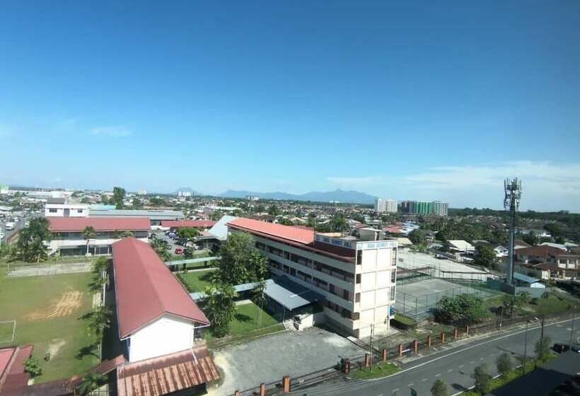 Roxy Hotel And Apartments