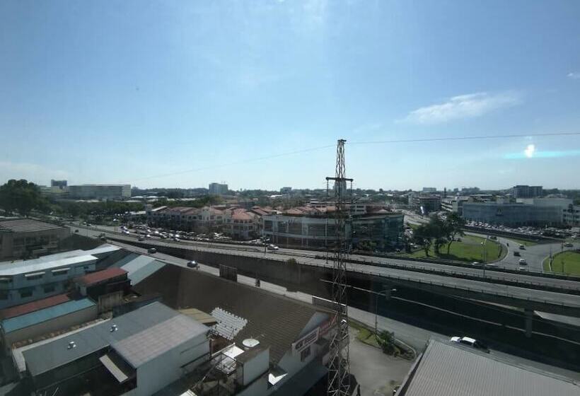 Roxy Hotel And Apartments