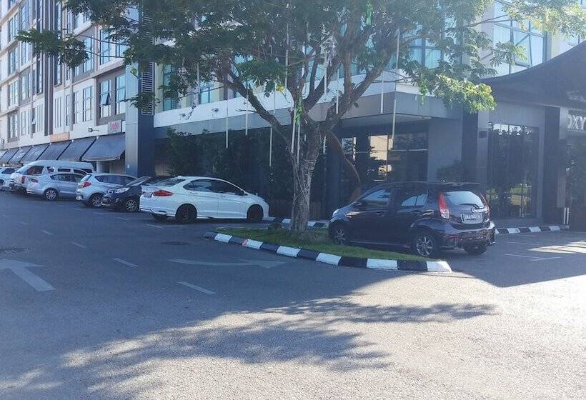 Roxy Hotel And Apartments