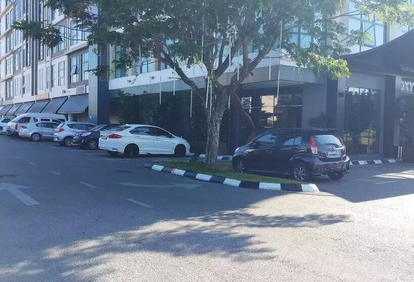 Roxy Hotel And Apartments