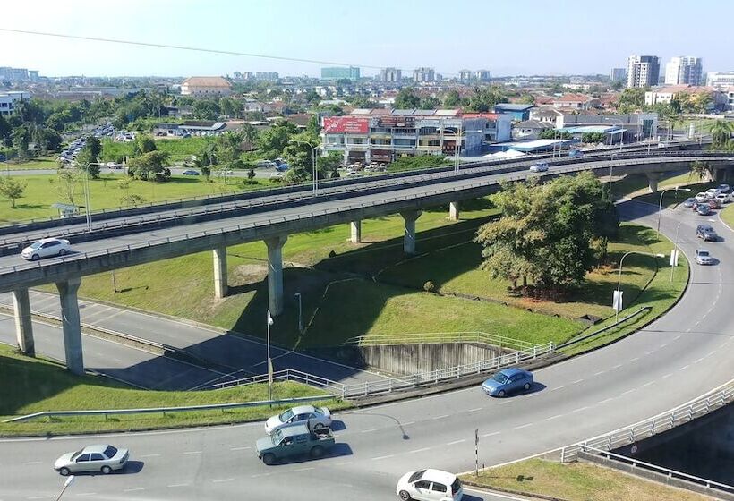 Roxy Hotel And Apartments