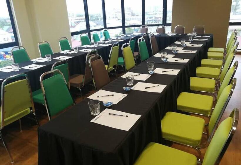 Roxy Hotel And Apartments