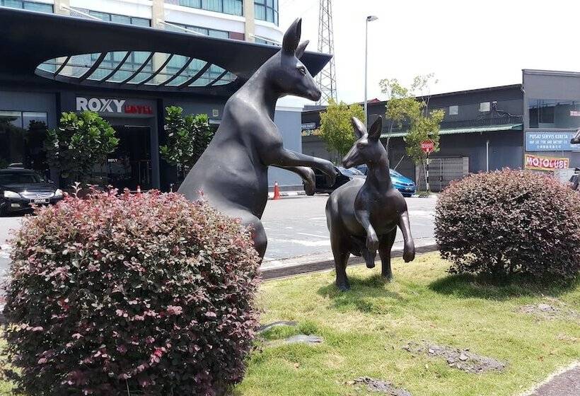 Roxy Hotel And Apartments