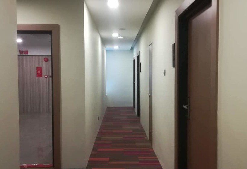 Roxy Hotel And Apartments