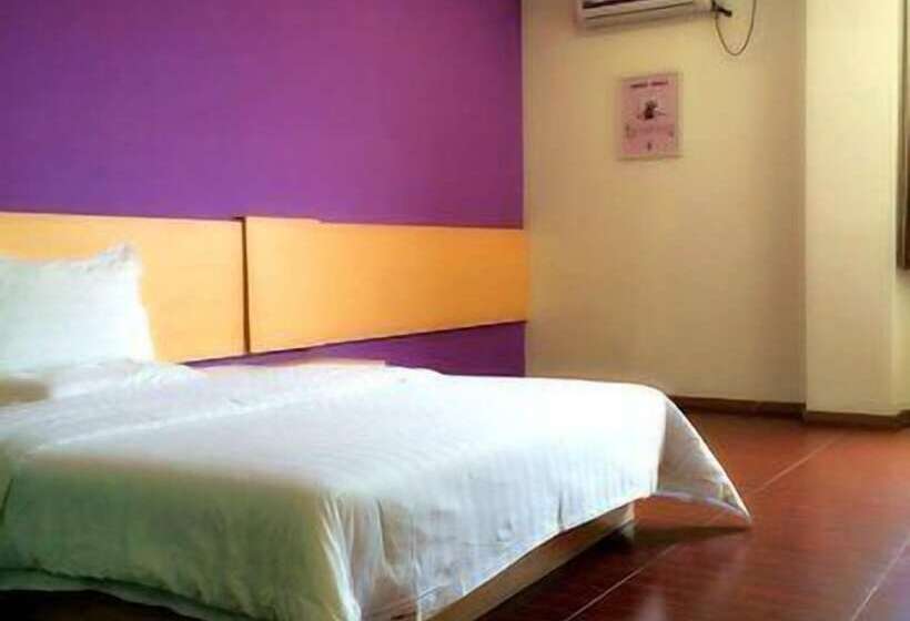 Szálloda 7 Days Inn