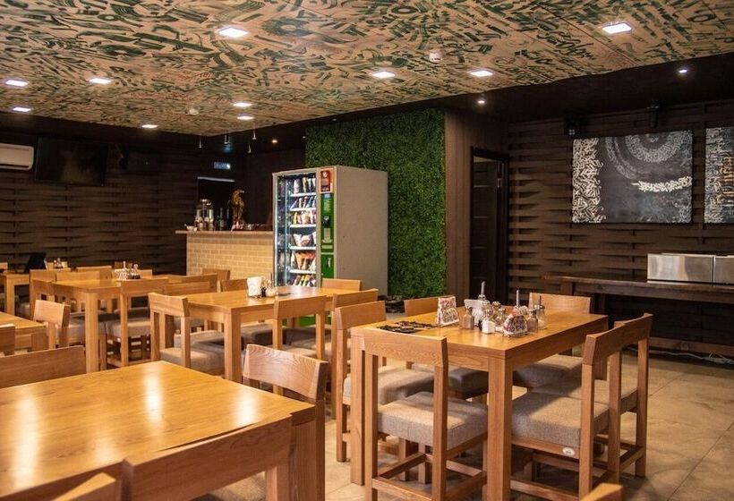 فندق Eagle House Inn