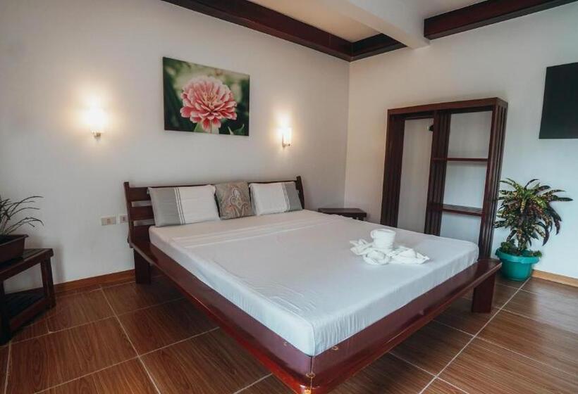 هتل Point 303 Resort