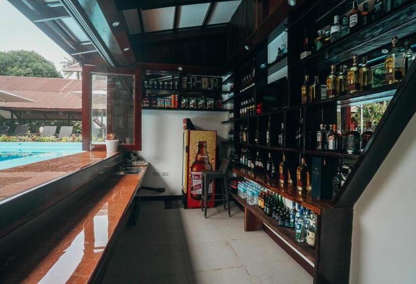 هتل Point 303 Resort