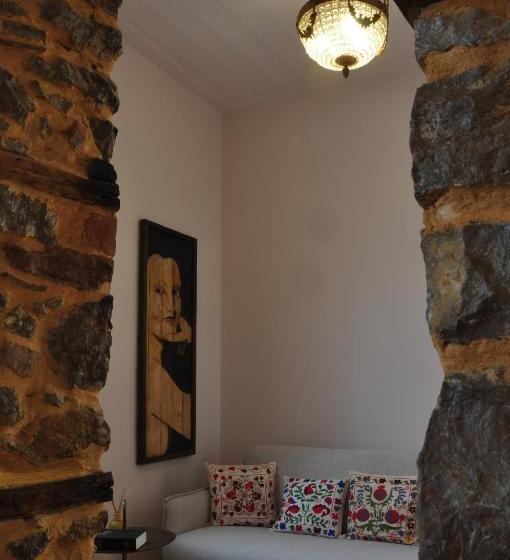 Majatalo Leone Guest House