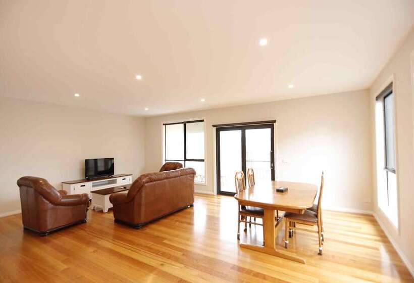 Apollo Bay Seal Apartments