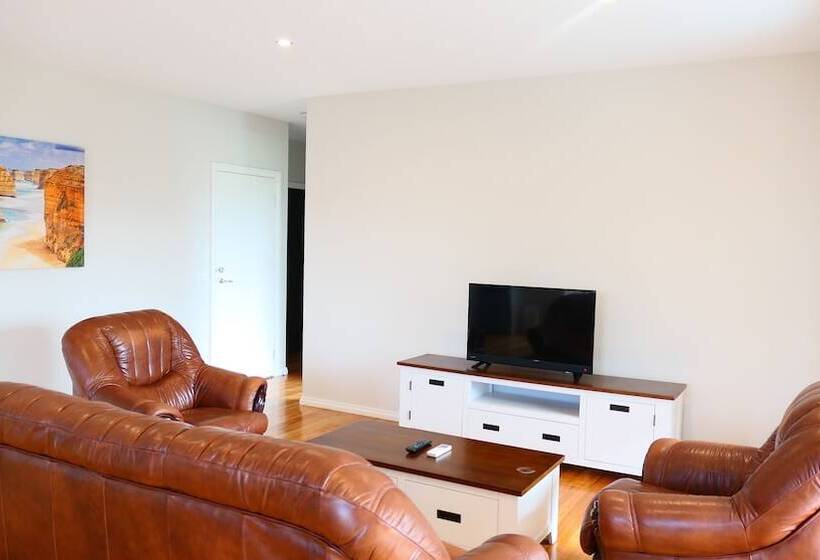 Apollo Bay Seal Apartments