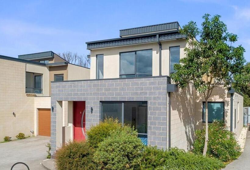 Apollo Bay Seal Apartments