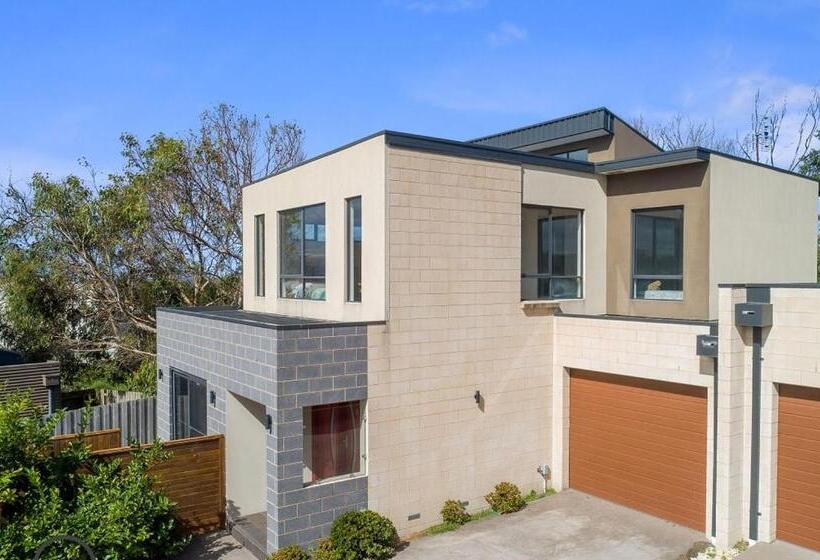 Apollo Bay Seal Apartments