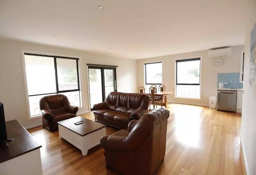 Apollo Bay Seal Apartments