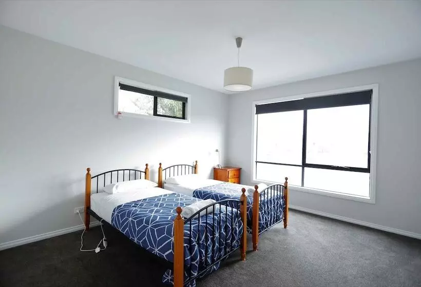Apollo Bay Seal Apartments