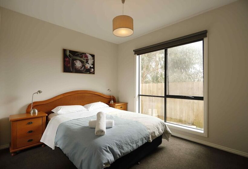 Apollo Bay Seal Apartments