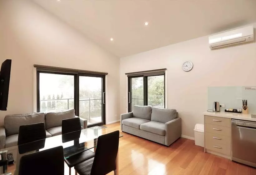 Apollo Bay Seal Apartments