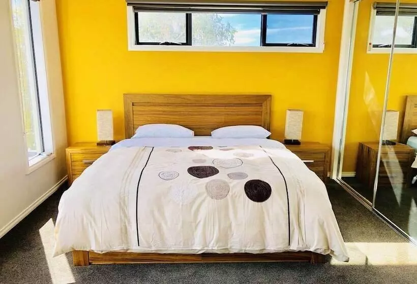 Apollo Bay Seal Apartments