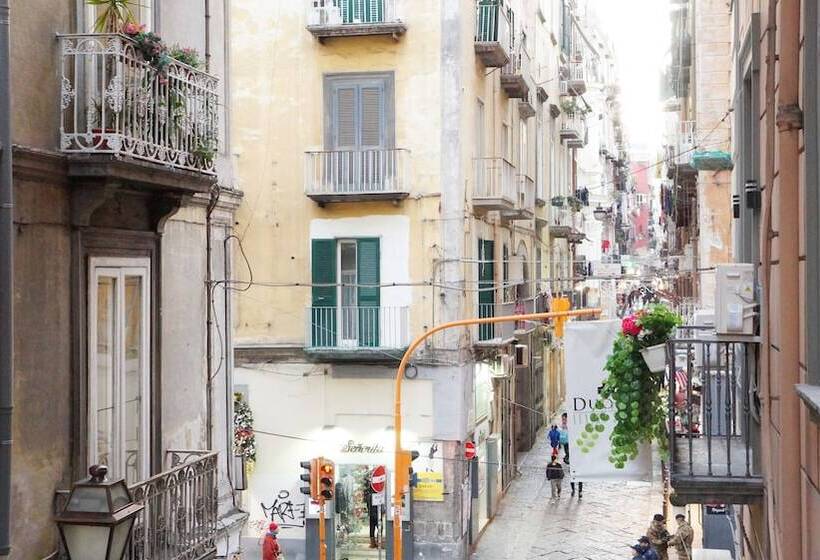 تختخواب و صبحانه Duomo Luxury Suites