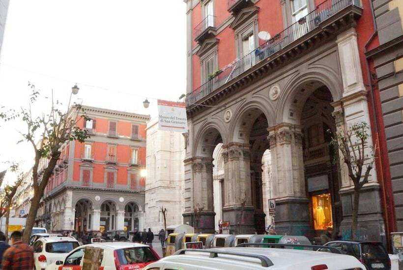 تختخواب و صبحانه Duomo Luxury Suites