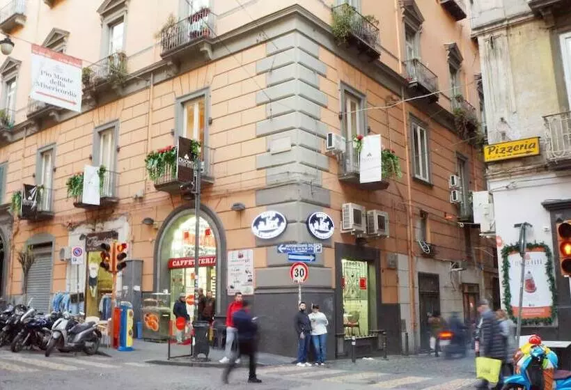 تختخواب و صبحانه Duomo Luxury Suites