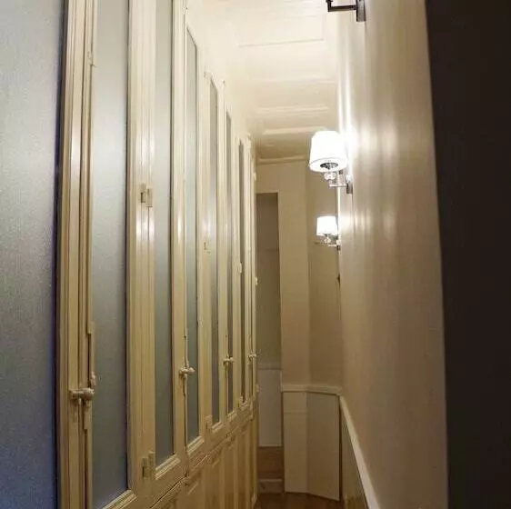 تختخواب و صبحانه Duomo Luxury Suites