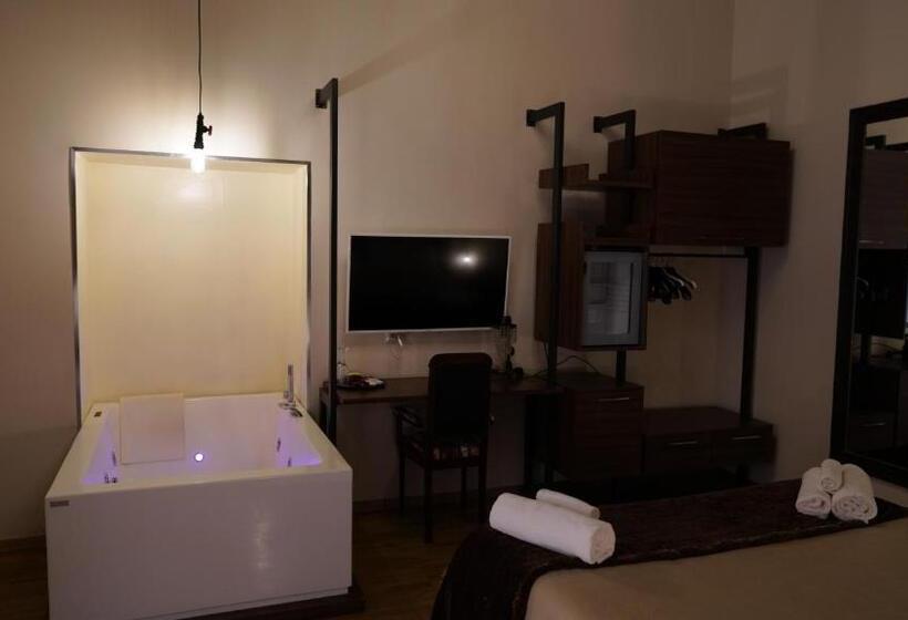 تختخواب و صبحانه Duomo Luxury Suites