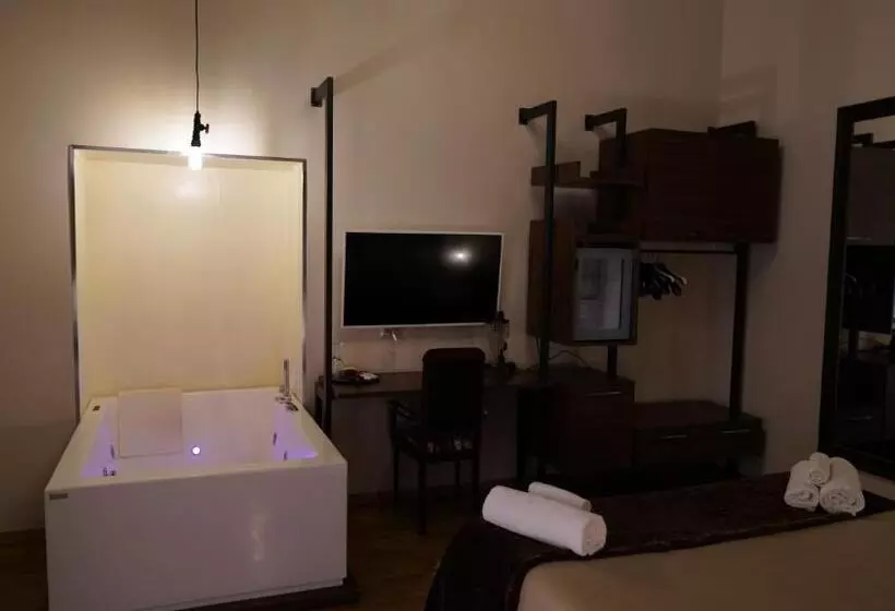 تختخواب و صبحانه Duomo Luxury Suites