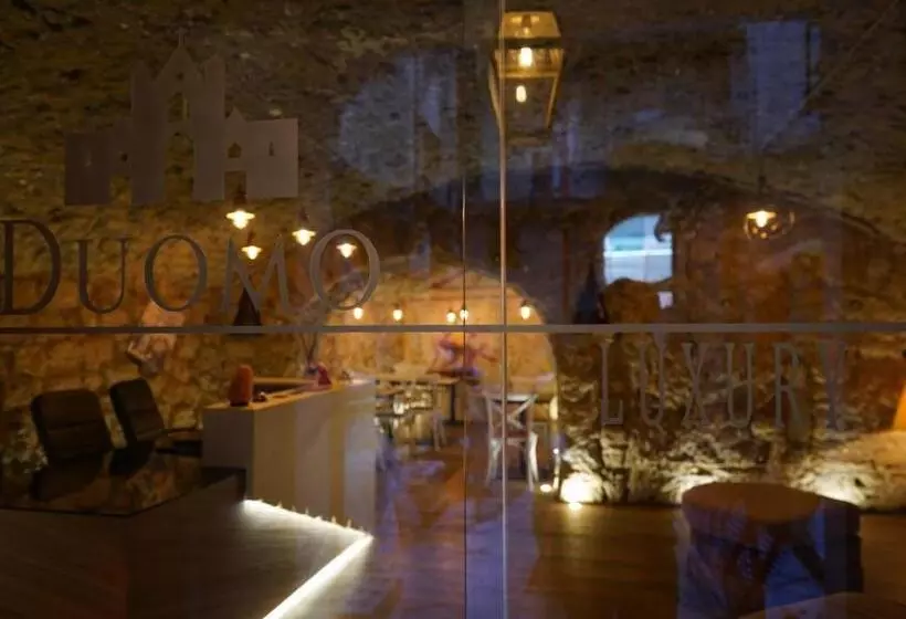 تختخواب و صبحانه Duomo Luxury Suites