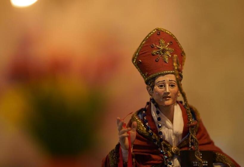 تختخواب و صبحانه Duomo Luxury Suites