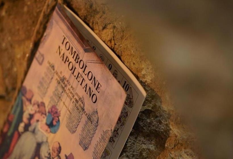 تختخواب و صبحانه Duomo Luxury Suites