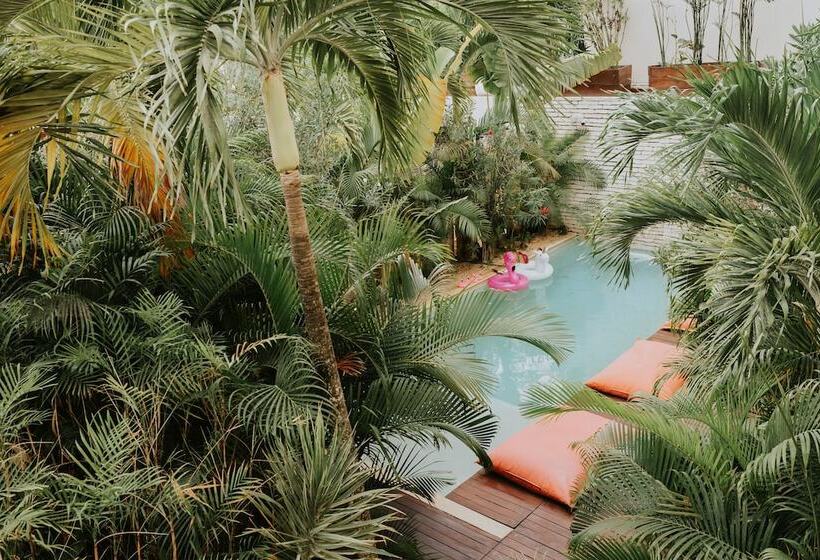 Szálloda The Strabon Tulum