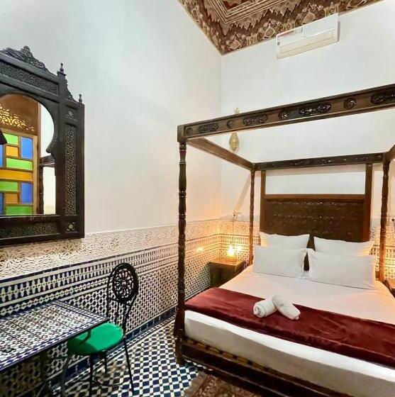 پانسیون Dar Elinor