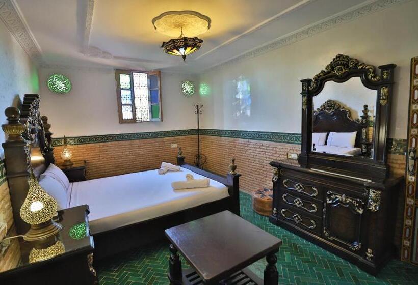 پانسیون Dar Elinor