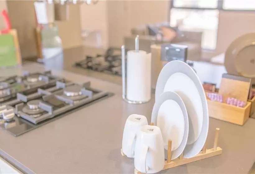 Bourke 2br1ba Apt Close To Chinatown Centre